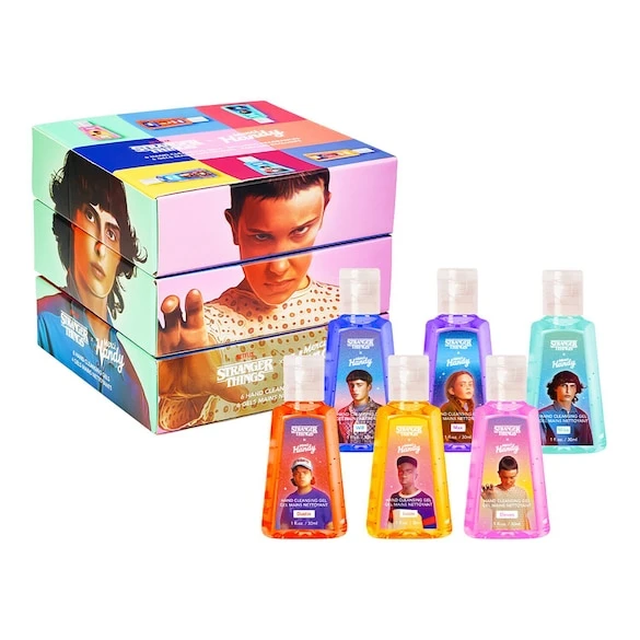 Merci Handy Stranger Things Kit Cube - Coffret Gels Mains Nettoyant 3 Merci Handy Stranger Things Kit Cube - Coffret Gels Mains Nettoyant