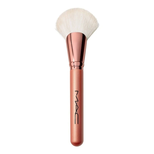 MAC Bronzer Fan Brush 143S - Pinceau Poudre Bronzante 3 MAC Bronzer Fan Brush 143S - Pinceau Poudre Bronzante