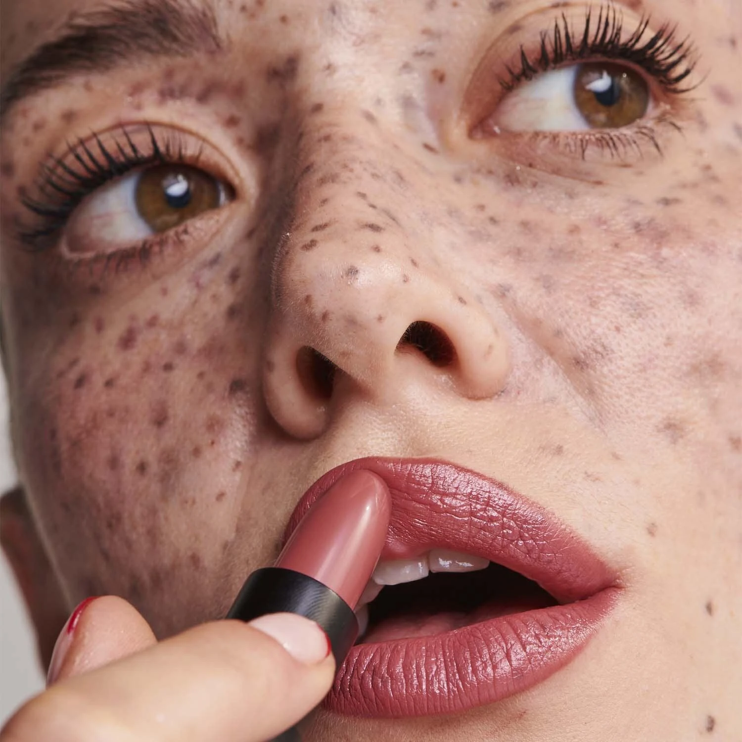 Sephora Collection Rouge Is Not My Name - Rouge à Lèvres Satin 6 Sephora Collection Rouge Is Not My Name - Rouge à Lèvres Satin – Image 4