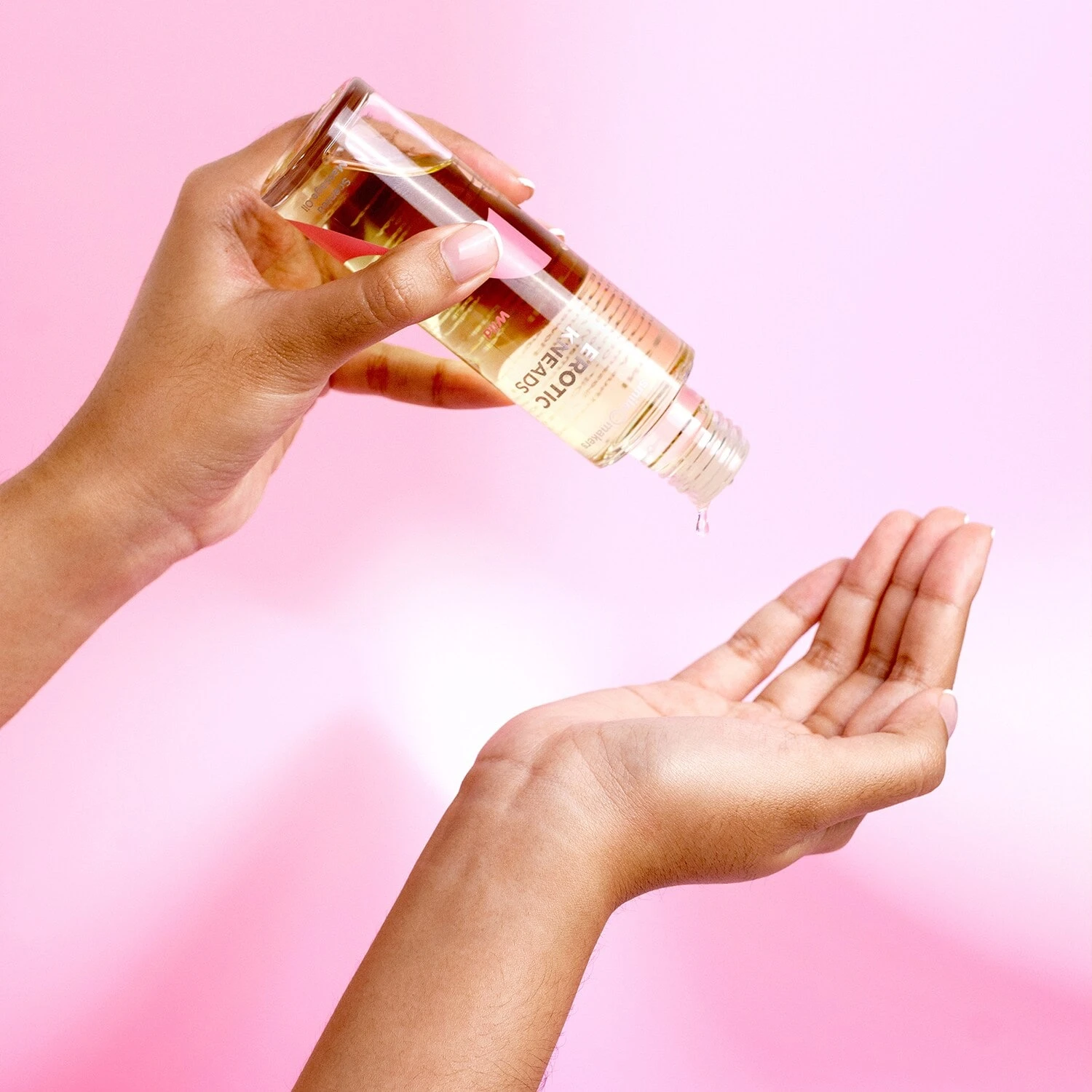 SMILE MAKERS Erotic Kneads - Huile De Massage 8 SMILE MAKERS Erotic Kneads - Huile De Massage – Image 6