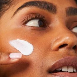 First Aid Beauty Ultra Repair Cream Cranberry Pomegranate - Crème Ultra Réparatrice 6 First Aid Beauty Ultra Repair Cream Cranberry Pomegranate - Crème Ultra Réparatrice -Sephora shop P10048343 1