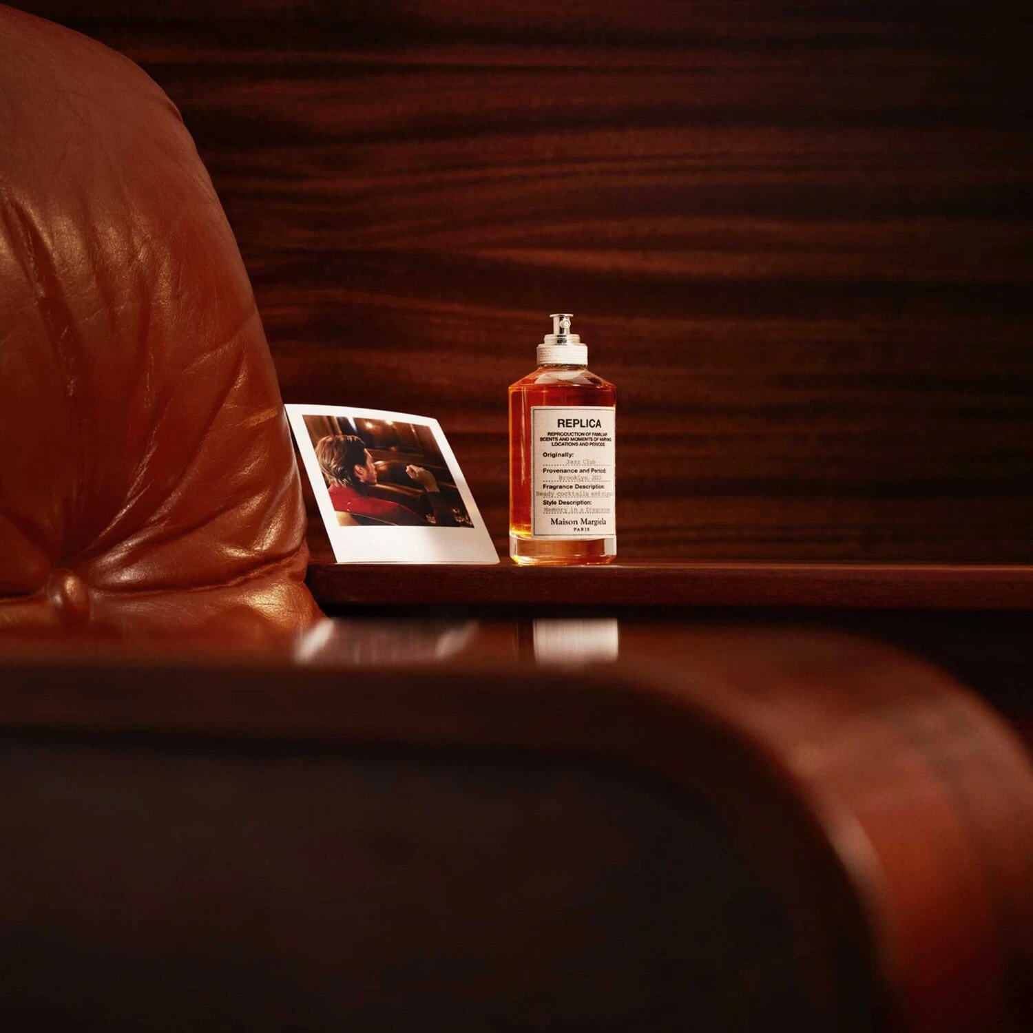 Maison Margiela Replica Jazz Club - Recharge Eau De Toilette Ambrée Boisée 8 Maison Margiela Replica Jazz Club - Recharge Eau De Toilette Ambrée Boisée – Image 6