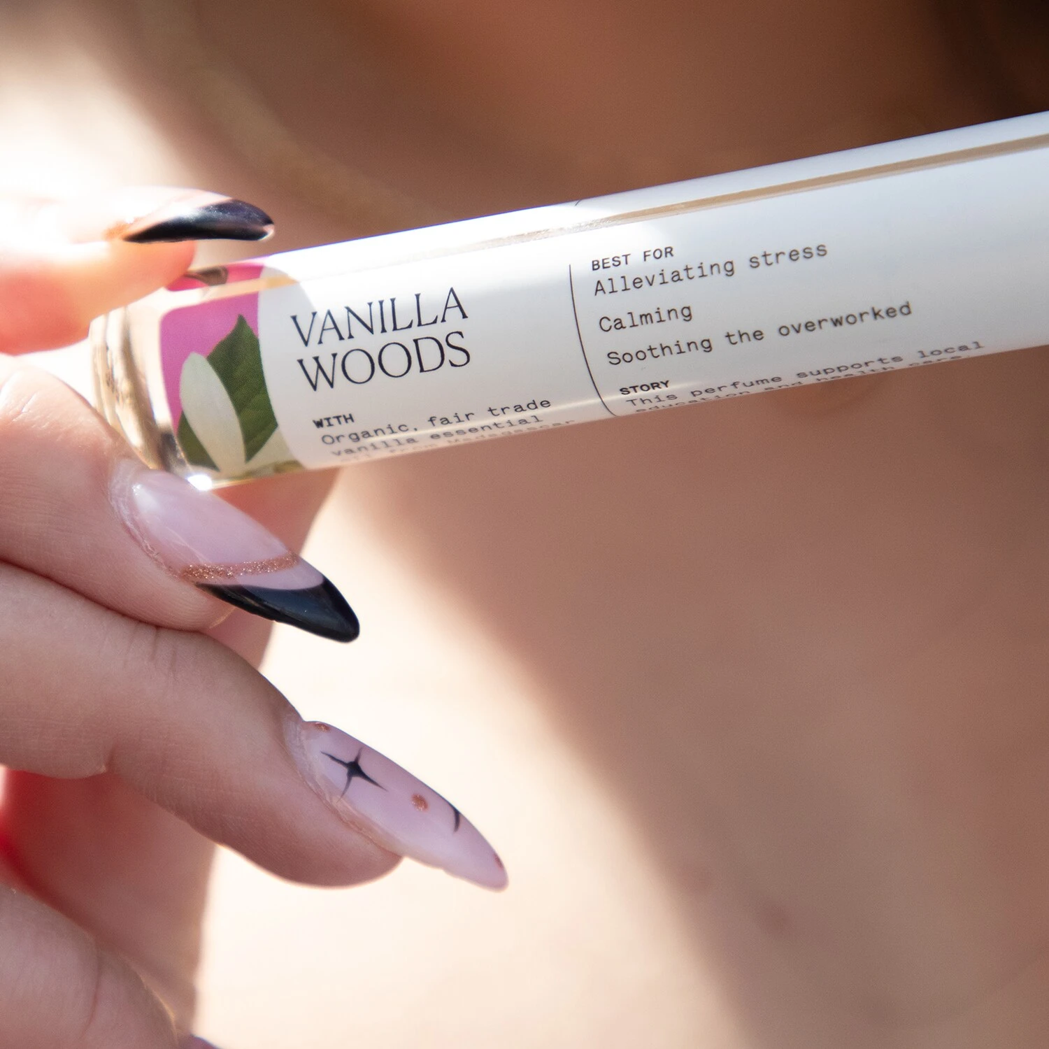 THE 7 VIRTUES Vanilla Woods - Eau De Parfum - Vaporisateur De Voyage 7 THE 7 VIRTUES Vanilla Woods - Eau De Parfum - Vaporisateur De Voyage – Image 5