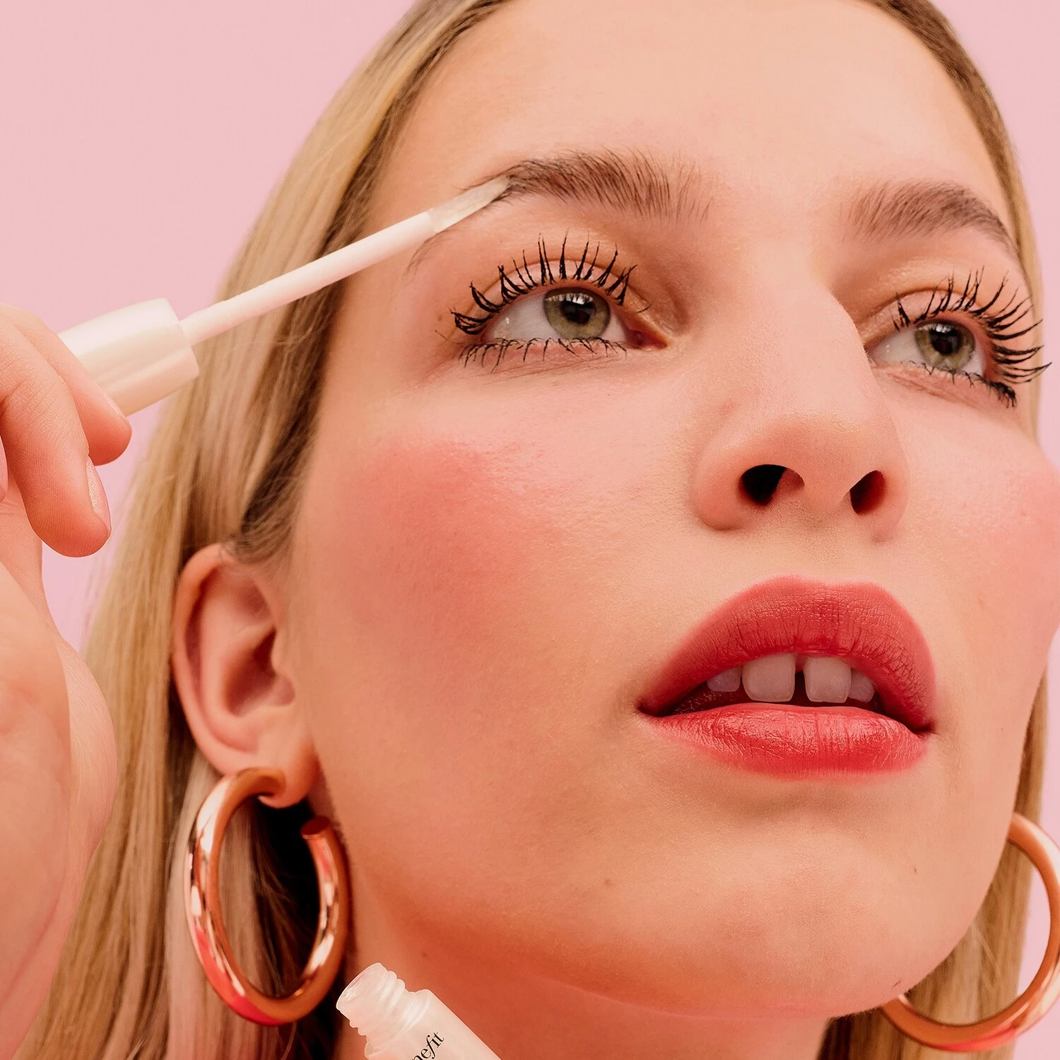 Benefit Cosmetics Hubba Brow - Sérum Revitalisant Pour Les Sourcils 7 Benefit Cosmetics Hubba Brow - Sérum Revitalisant Pour Les Sourcils – Image 5