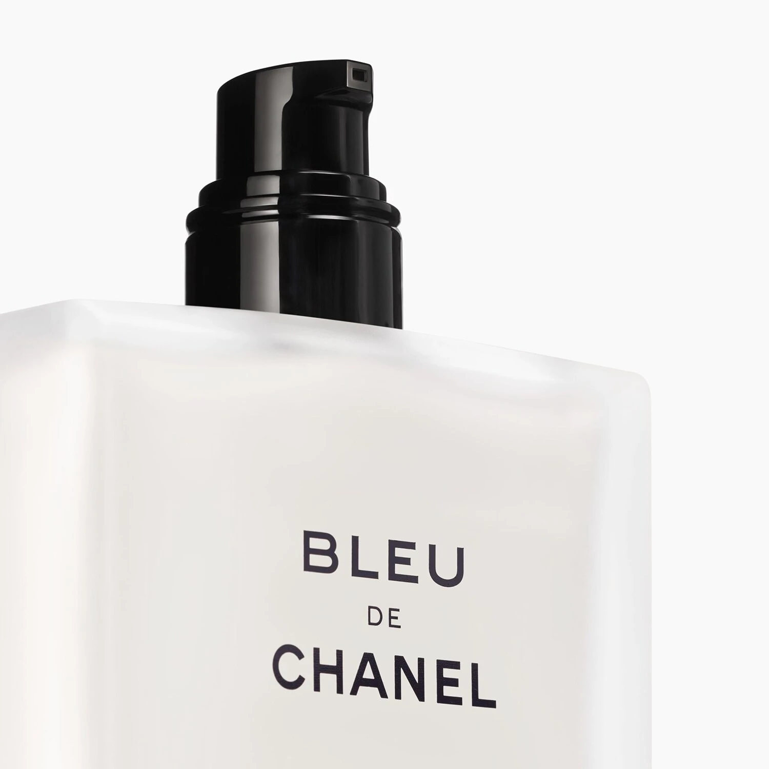 BLEU DE CHANEL - Soin Hydratant 3-en-1 5 BLEU DE CHANEL - Soin Hydratant 3-en-1 – Image 3