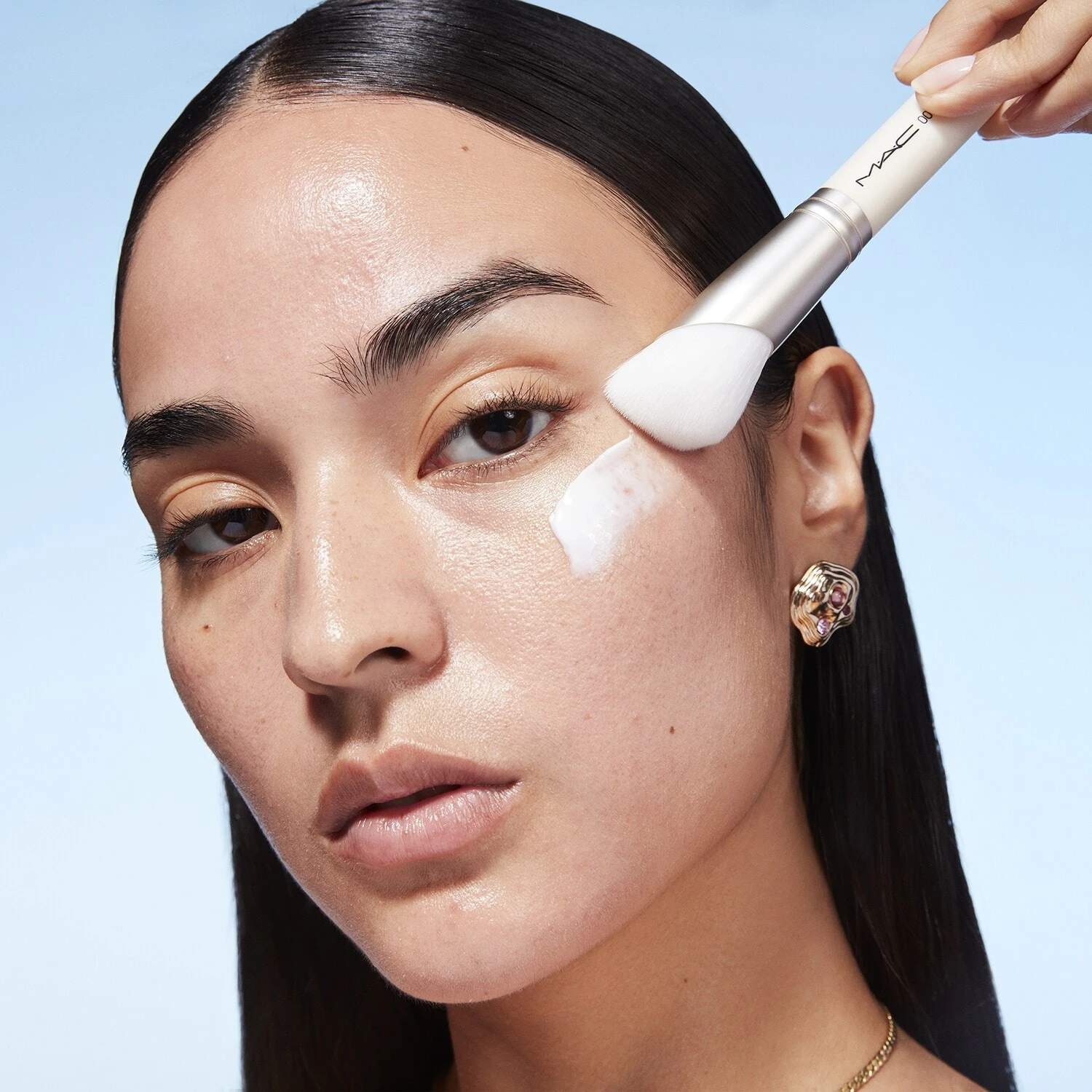 MAC Pinceau 001 - Pinceau Pour Les Soins 5 MAC Pinceau 001 - Pinceau Pour Les Soins – Image 3