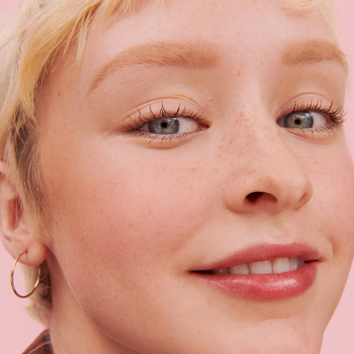 Benefit Cosmetics Benefit Hoola - Poudre Soleil 7 Benefit Cosmetics Benefit Hoola - Poudre Soleil – Image 5