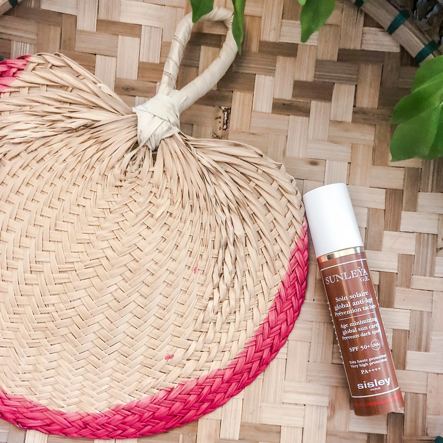 Sisley Sunleÿa G.E. - Soin Solaire Global Anti-Âge SPF 50+ 4 Sisley Sunleÿa G.E. - Soin Solaire Global Anti-Âge SPF 50+ – Image 2